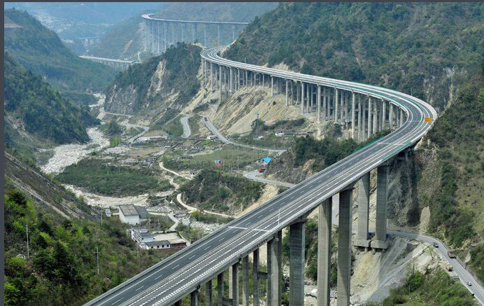 严重工程建造忙 分秒必争加油干